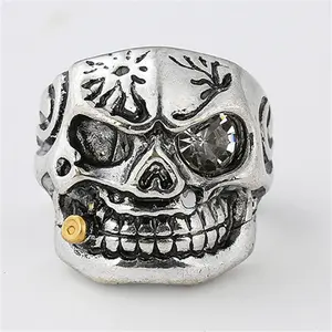 Accessory: Skull pipe ring, stylish diamond-encrusted alloy ring, unique punk accessory