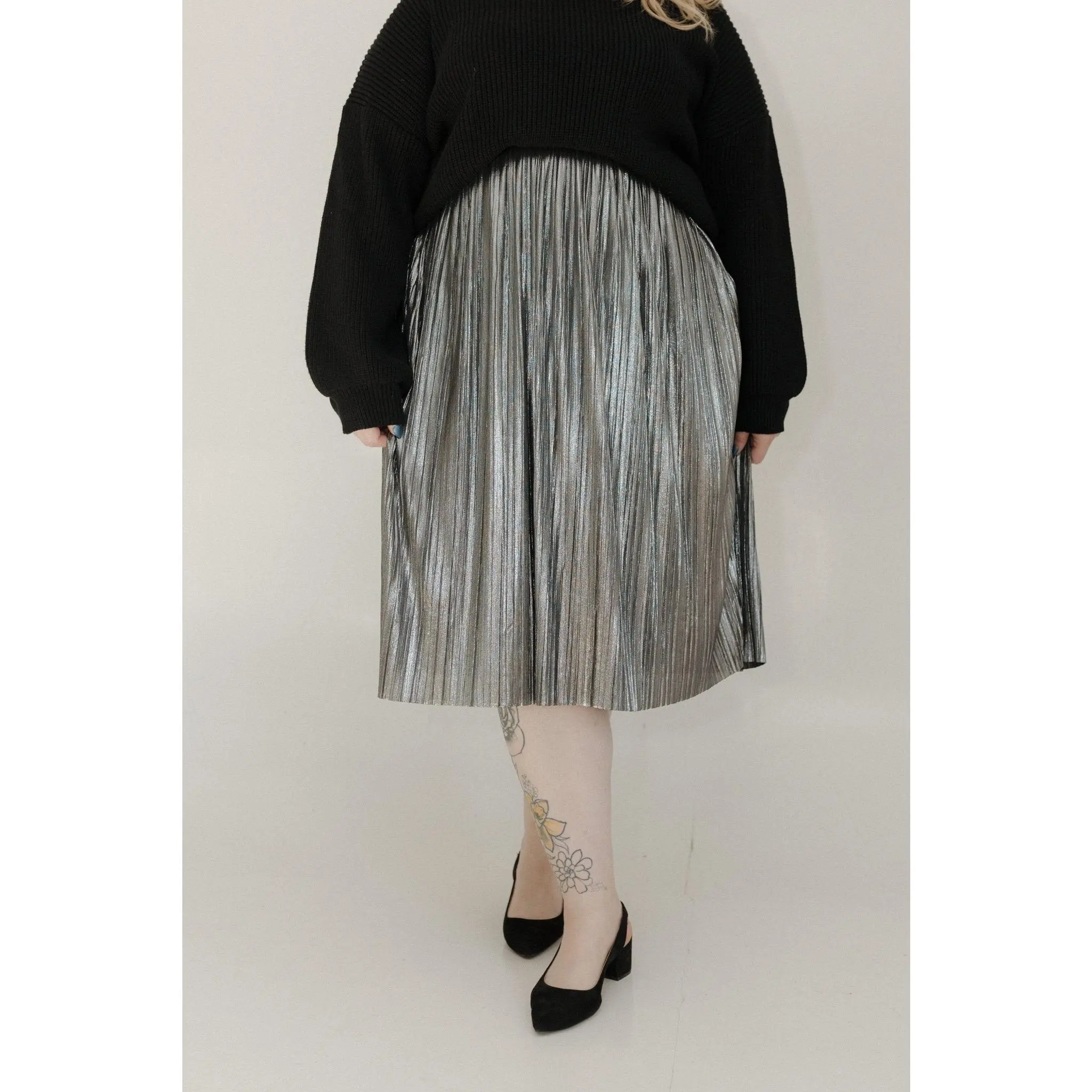 Women's Plus Size Metallic Silver Pleated Elastic Waist Fitted Polyester Midi Skirt - Curvy-Friendly Bottom Wear, Comfortable Basic Style Piece, 2X, 100cm Length, Cold Wash, Turn Inside Out Care Tip, Chic