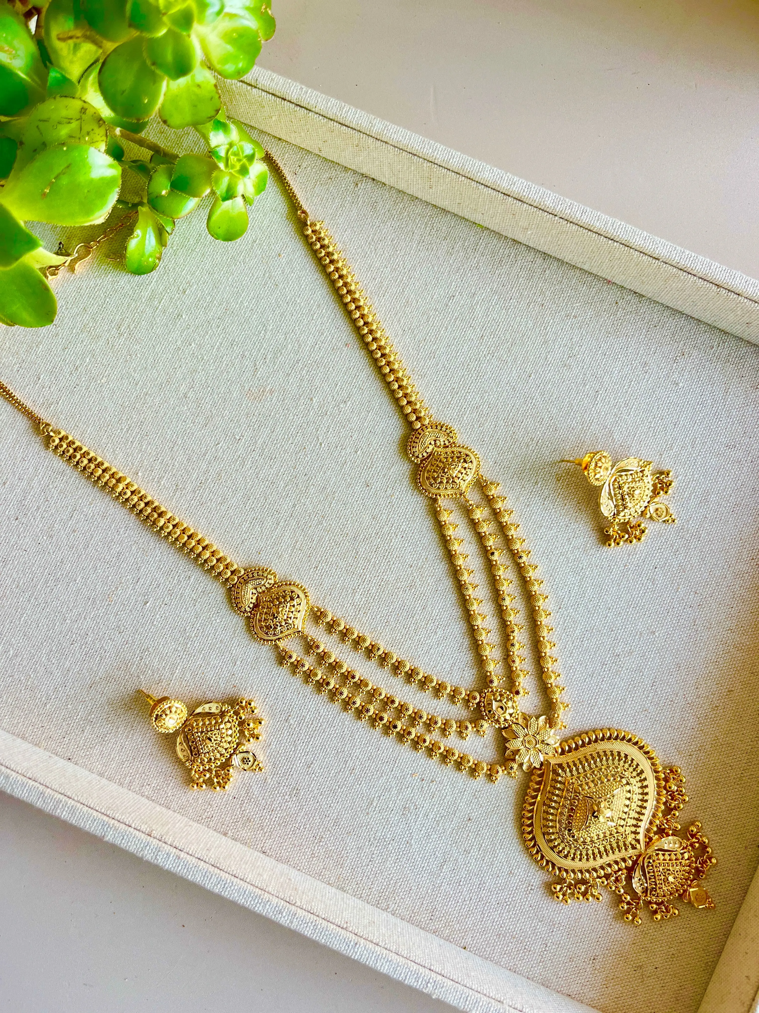 Meenu long necklace set Meenu long necklace set
