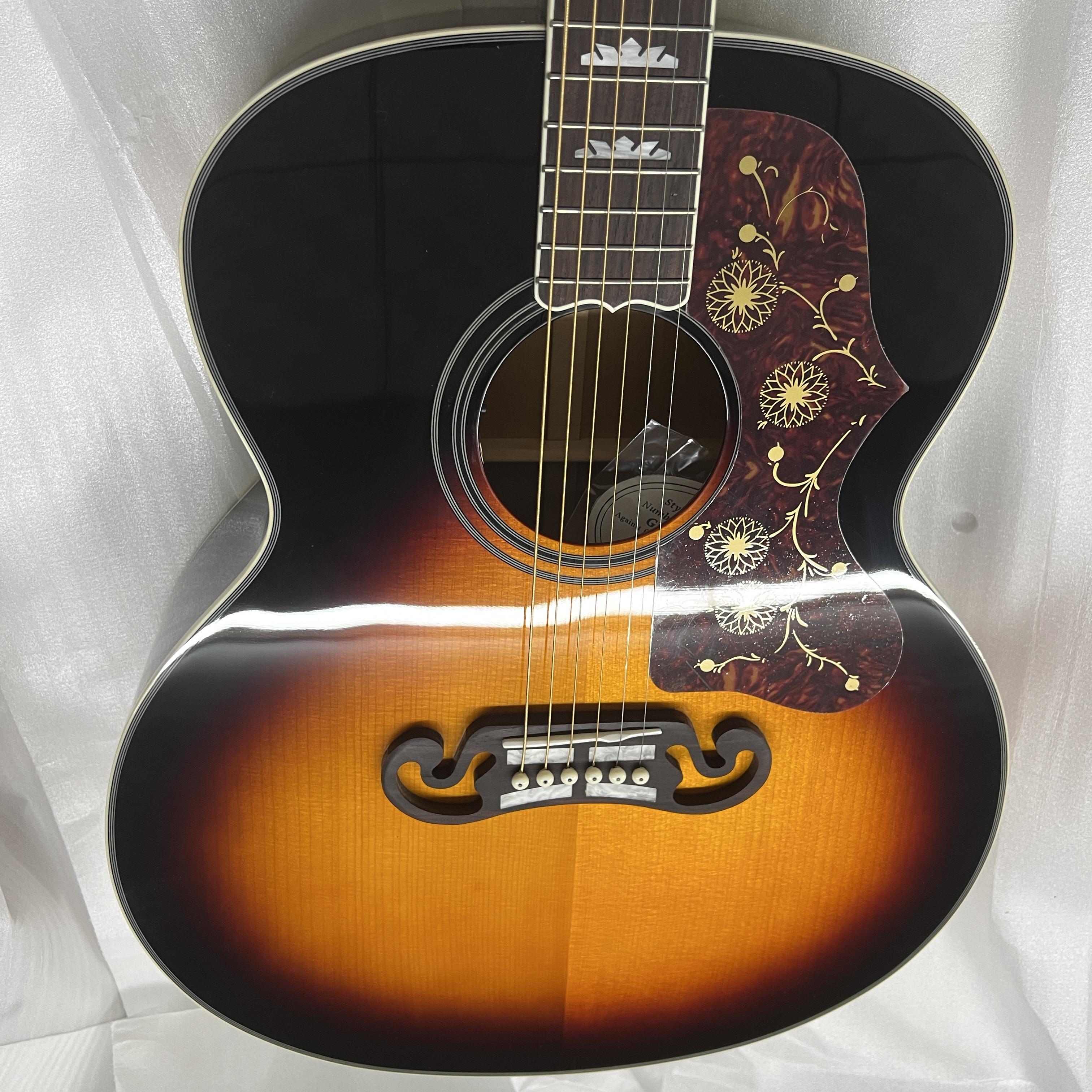 New Gibson SJ200 Acoustic Guitar Top Solid Spruce in Sunburst