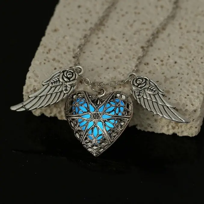 Glow in the Dark Gothic Heart Locket Necklace with Angel Wings – Vintage Steampunk Jewelry, Romantic Glowing Pendant, Silver Filigree Heart Charm, Mystical Glow Necklace, Unique Gift for Women, Fantasy Jewelry, Victorian-Inspired