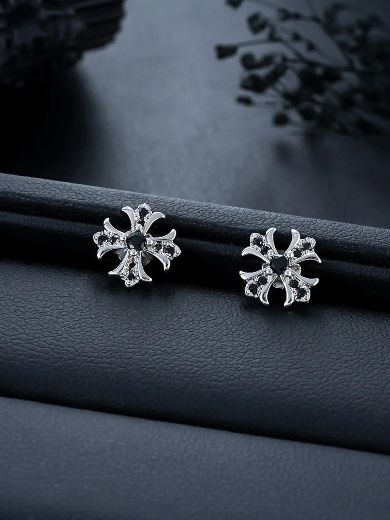 Cross Hip-Hop Ear Cuff, Unique Punk Style Earrings, Versatile High-End Daily-Wear Gift Idea for Women Cross Hip-Hop Ear Cuff, Unique Punk Style Earrings, Versatile High-End Daily-Wear Gift Idea for Women