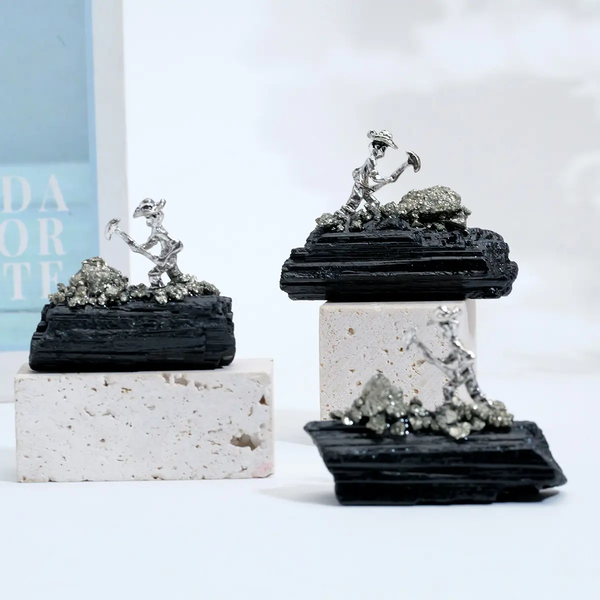 Natural Tourmaline Miner Model, Miniature Landscape Decor, Crystal Raw Stone Mining Display, Ideal Home Ornament, Decorative Ornaments, Natural Stone Artwork