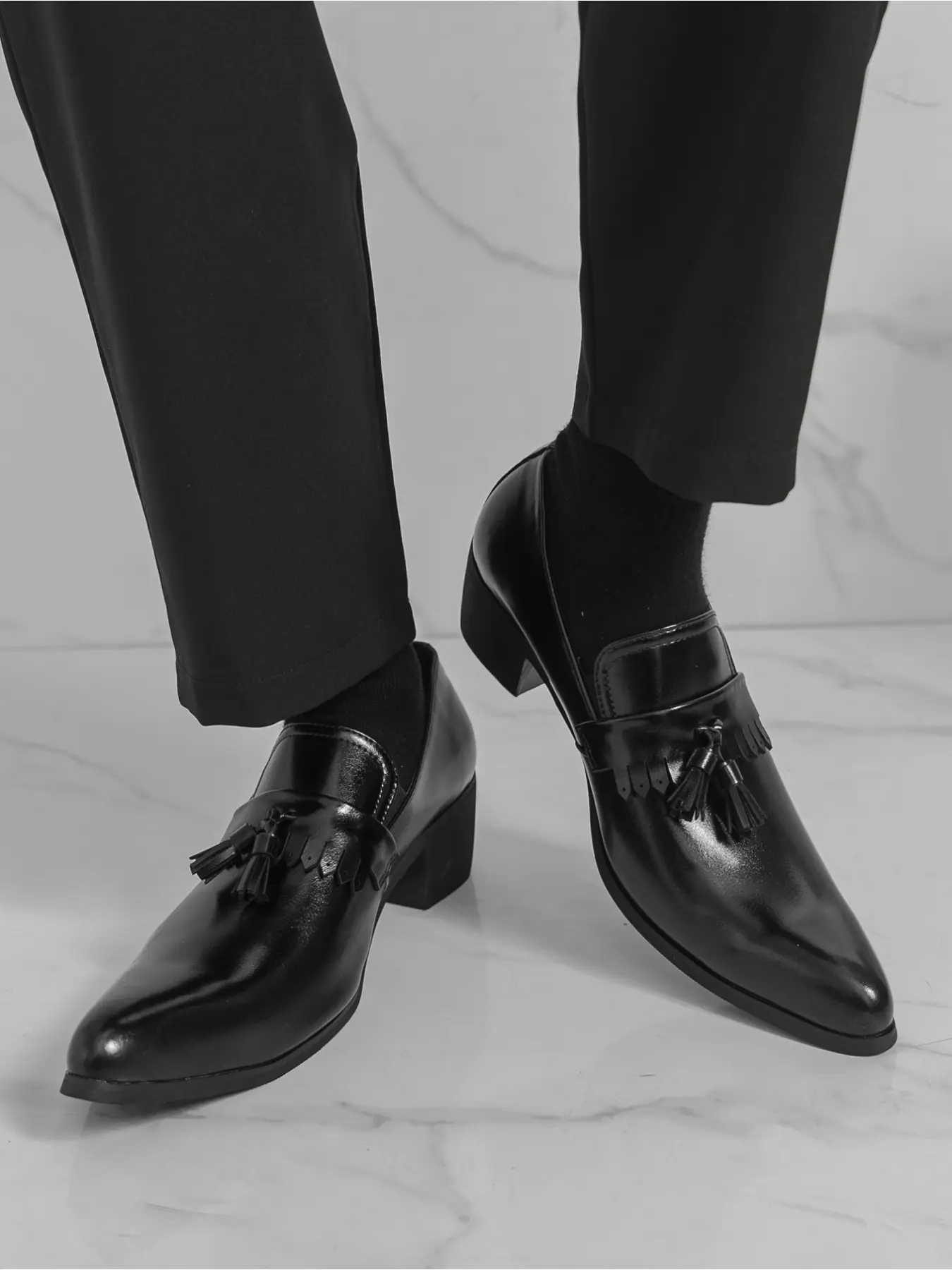 1 Pair of Men Tassel Pointed High-heeled Loafers