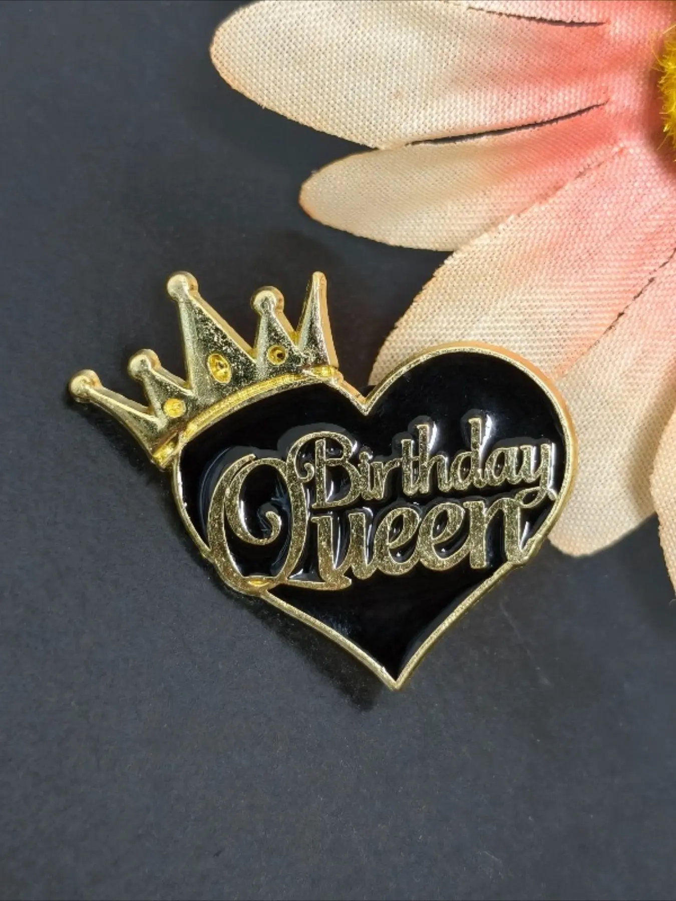 1pc Birthday Queen Enamel Pin, Black Heart & Crown Elegant Brooch Lapel Badge for Birthday Party, Backpack Jacket Decor