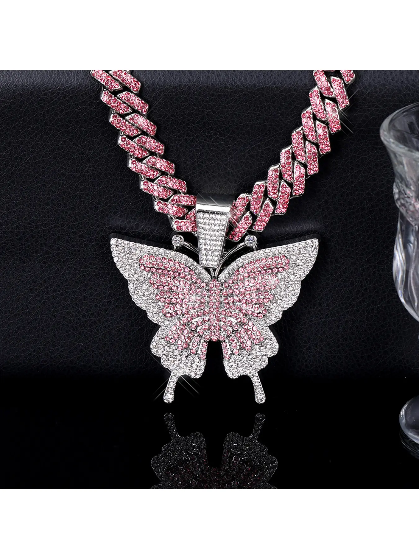Gradient Butterfly Bling Pendant with Cuban Link Necklace | Taking the butterfly wing outline as the carrier, it creates rich layered visual tension through two-tone gradient transition