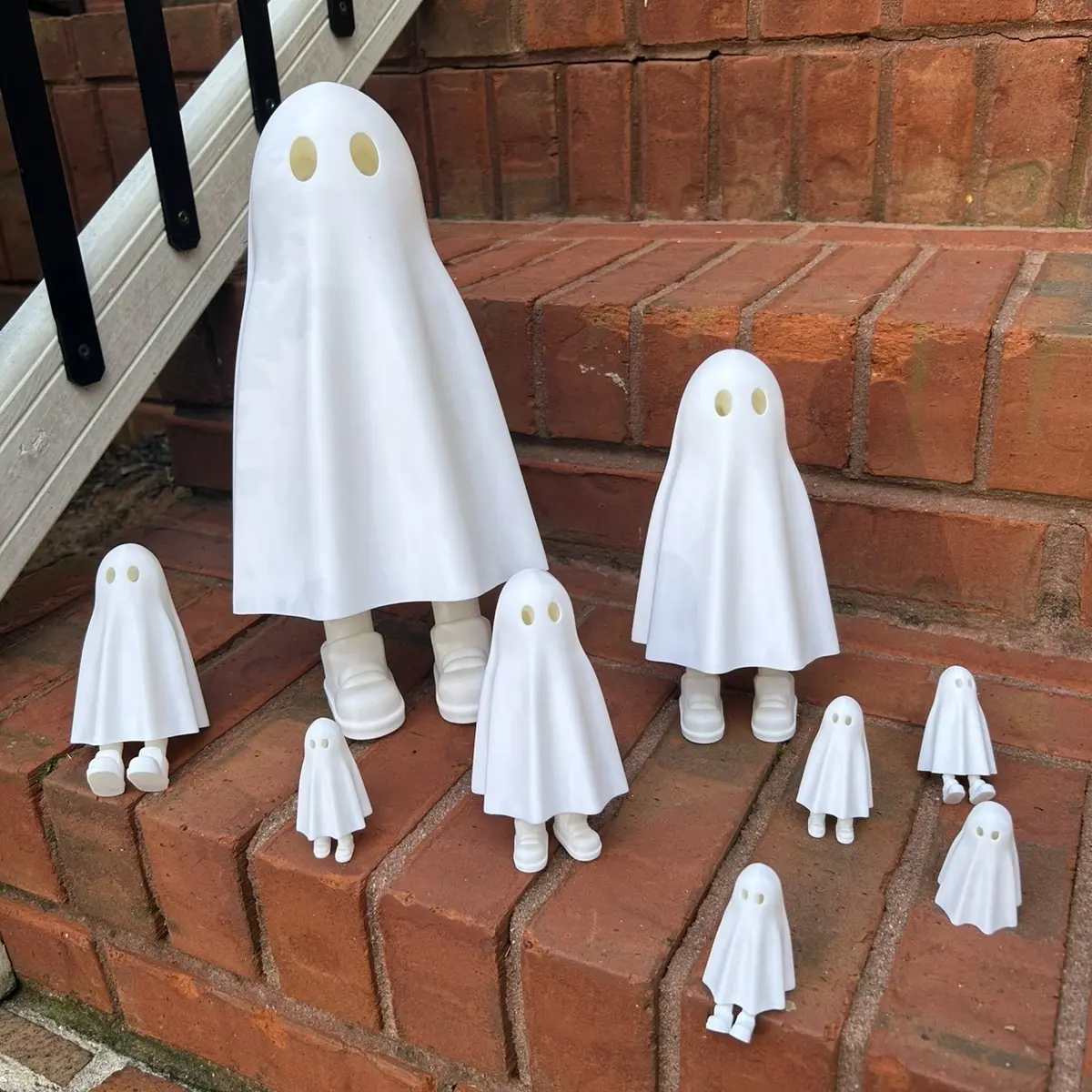 Zou Ghost - Moving Halloween ghost, with extending legs, various sizes, cute, fun, and pose able Halloween decoration.