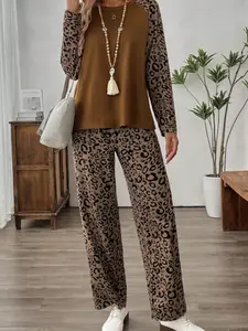 Two-piece set of women's sleeves and shoulders stitching leopard pattern top + wide-leg trousers, Casual loungewear set, suitable for autumn and winter, retro casual style or commuting style