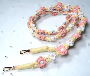 Handmade Macrame Daisy Phone Strap Pink White 2 Color Flower Weave Keychain Shoulder Strap Bag Accessory Charm Flower Lanyard Mobile Phone Strap Crossbody Shoulder Lanyard