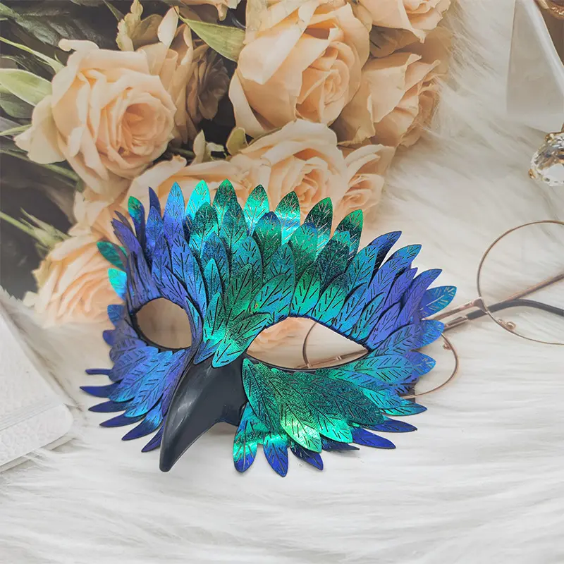 Exquisite Bird Beak Mask for Halloween, Black Half-Face Owl Feather Mask for Cosplay & Carnival Party