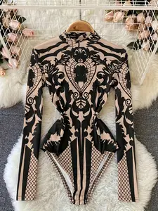 A women's clothing artistic sense and retro charm red and white retro pattern high-neck long-sleeved jumpsuit, suitable for autumn and winter, suitable for retro modern style, artistic fashion style and other styles, Body Suit