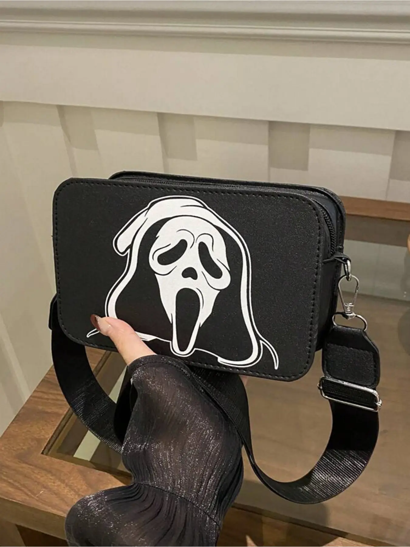 Halloween Skull Print Women's Crossbody Bag Mini Square Phone Wallet Gothic Party Clutch for Fashion Events Cosplay Accessories, fashionable crossbody bag, Fashionable Unique Bags