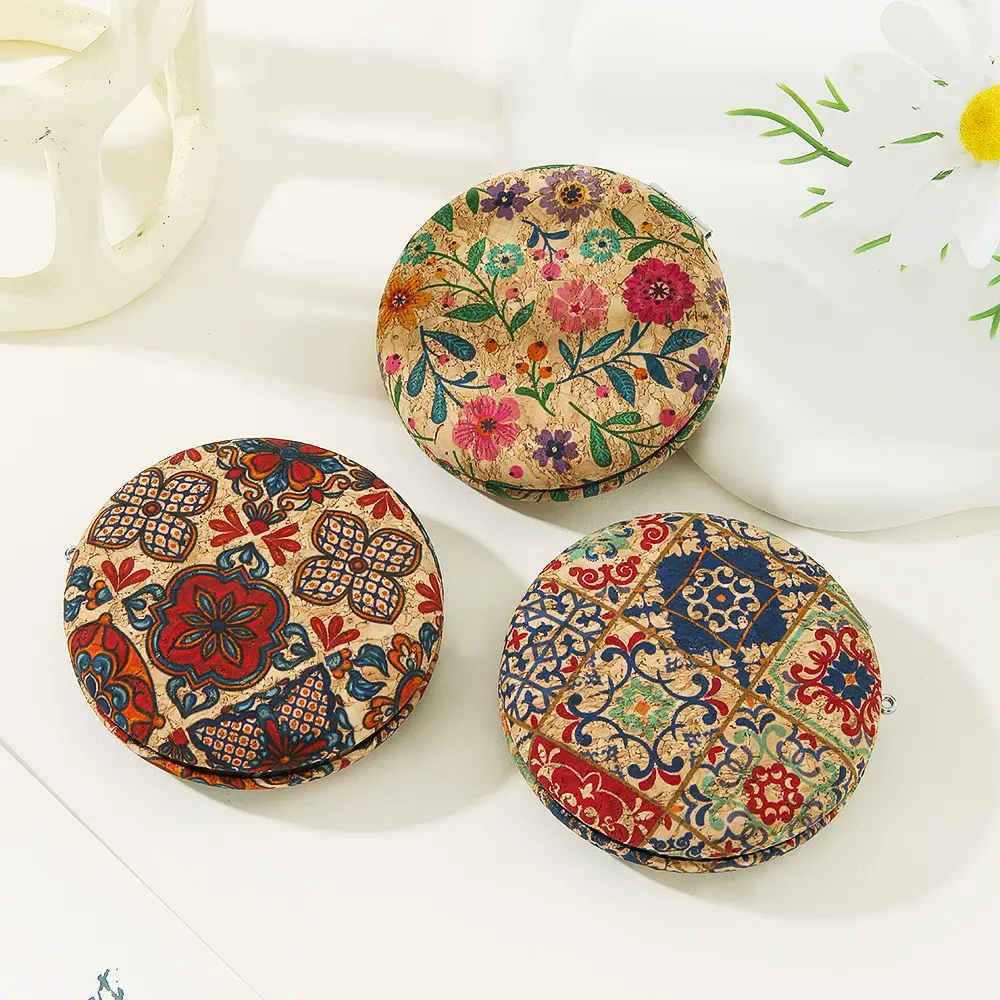 Vintage Compact Makeup Mirror, Mini Pocket Mirror for Purse and Travel, Portable Folding Handheld Vanity Mirror with Decorative Floral Pattern, Retro Double-Sided Style for Daily Makeup Touch-Ups
