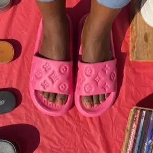 Woman’s foam slides