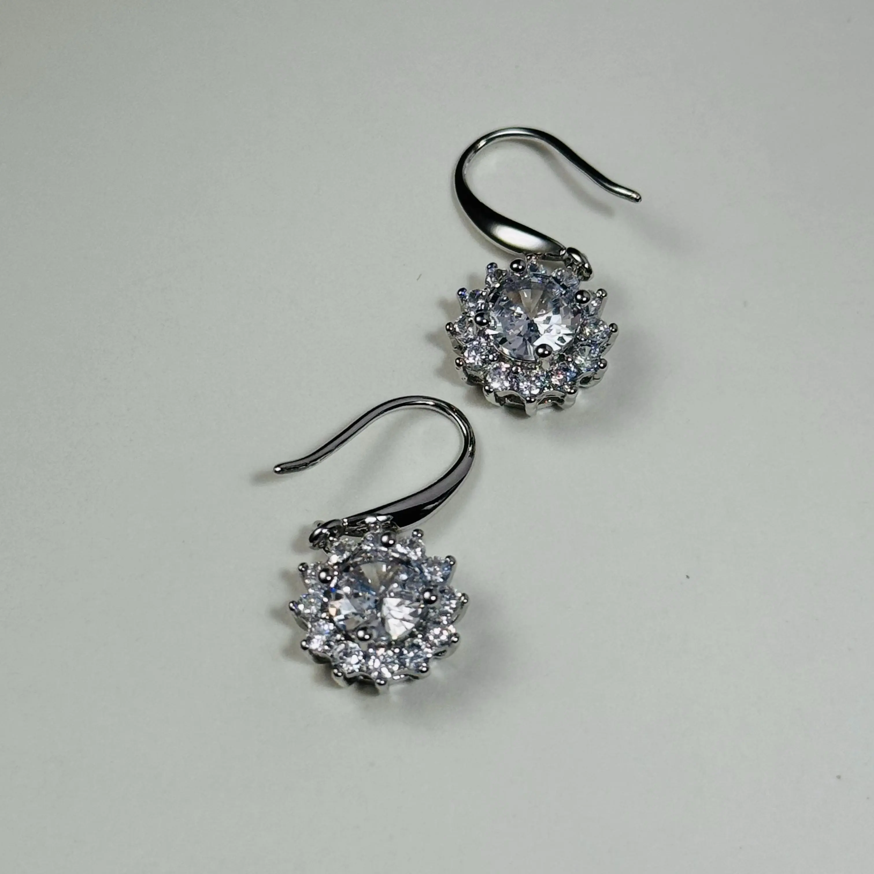 #3076 Snowdrop Glow Silver Earrings, Birth Flower Ear Stud Earrings, Silver Structured Stylized Costume Jewelry, Birth Flower Earrings