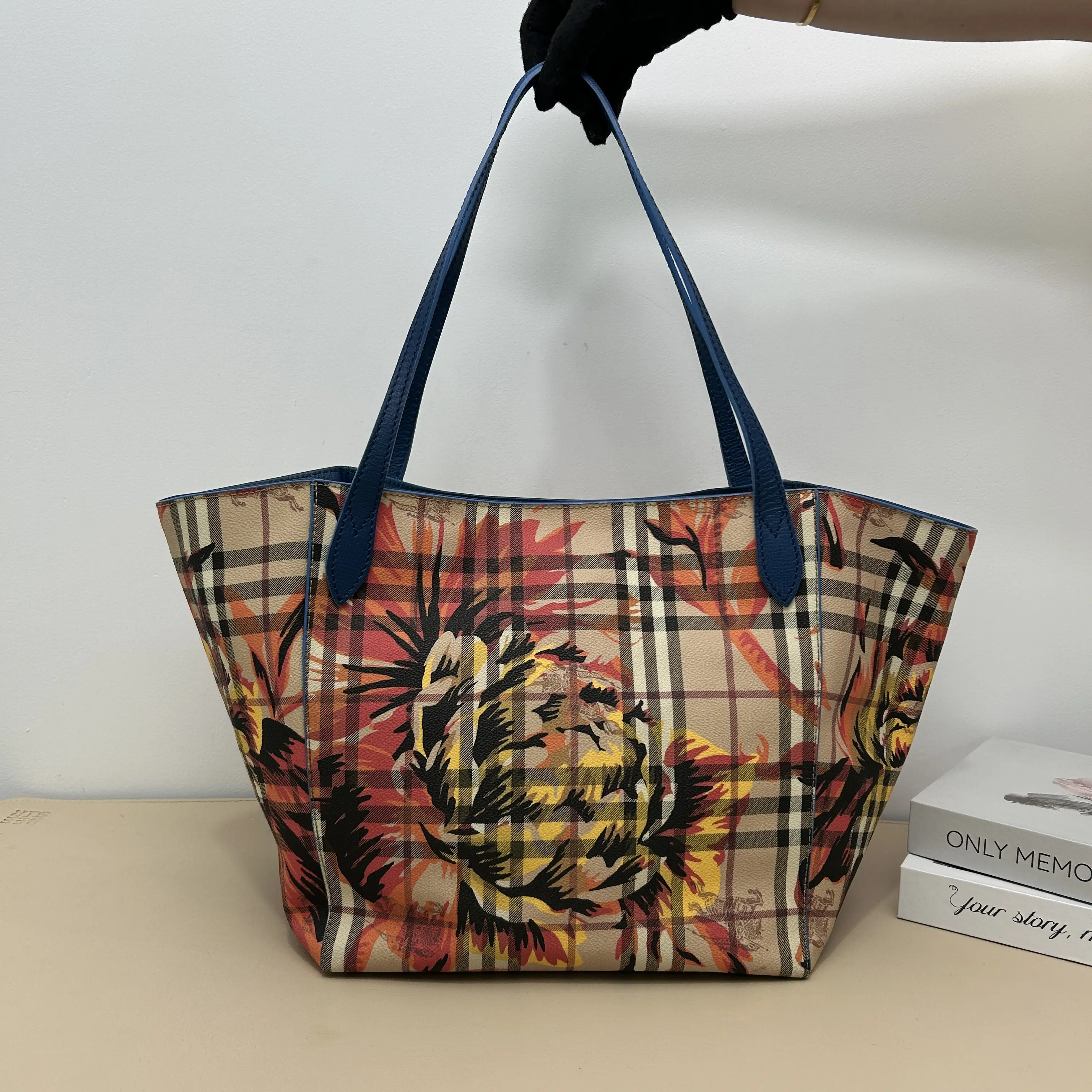 Pre-owned BURBERRY Canvas Tote Bags Vintage Check Floral Printed Navy Cowhide Leather Tote Bag B8070511