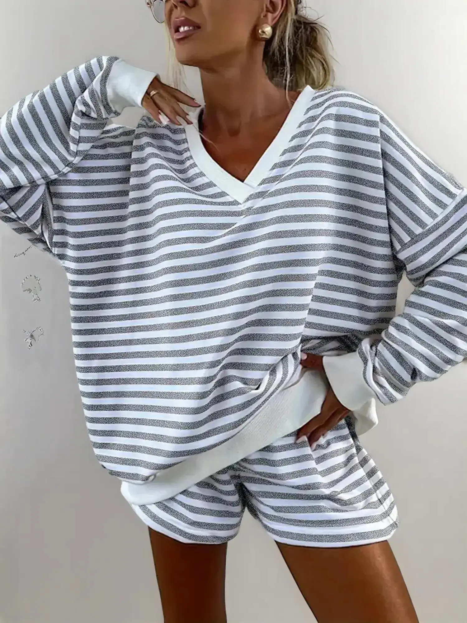 Women's Striped Print V Neck Long Sleeve Tee & High Waist Shorts Set, Casual Loose Stretchy Outfit Sets for Spring & Fall, Women's Baggy Clothes for D