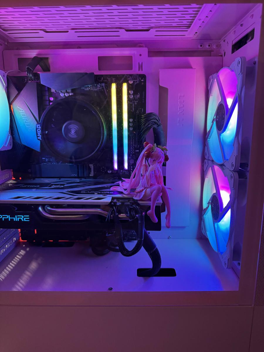 Item: 008 Kitchen Silver, Characters