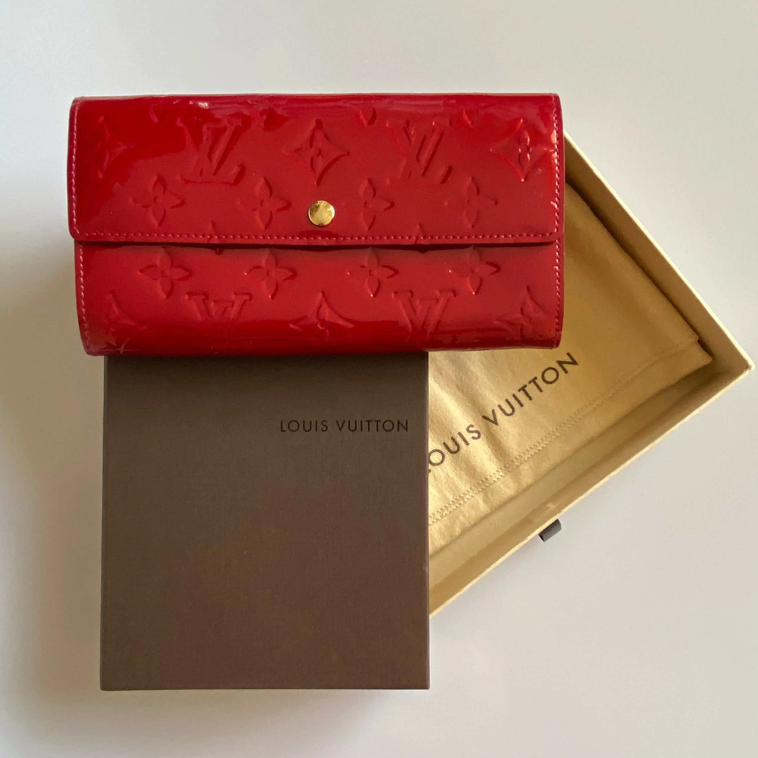 Pre-owned Louis Vuitton wallet  Small leather goods FINALE SALE NO RETURN CANCELLATION red monogram vernis Sarah long TS0760 Authentic with COA box dusty