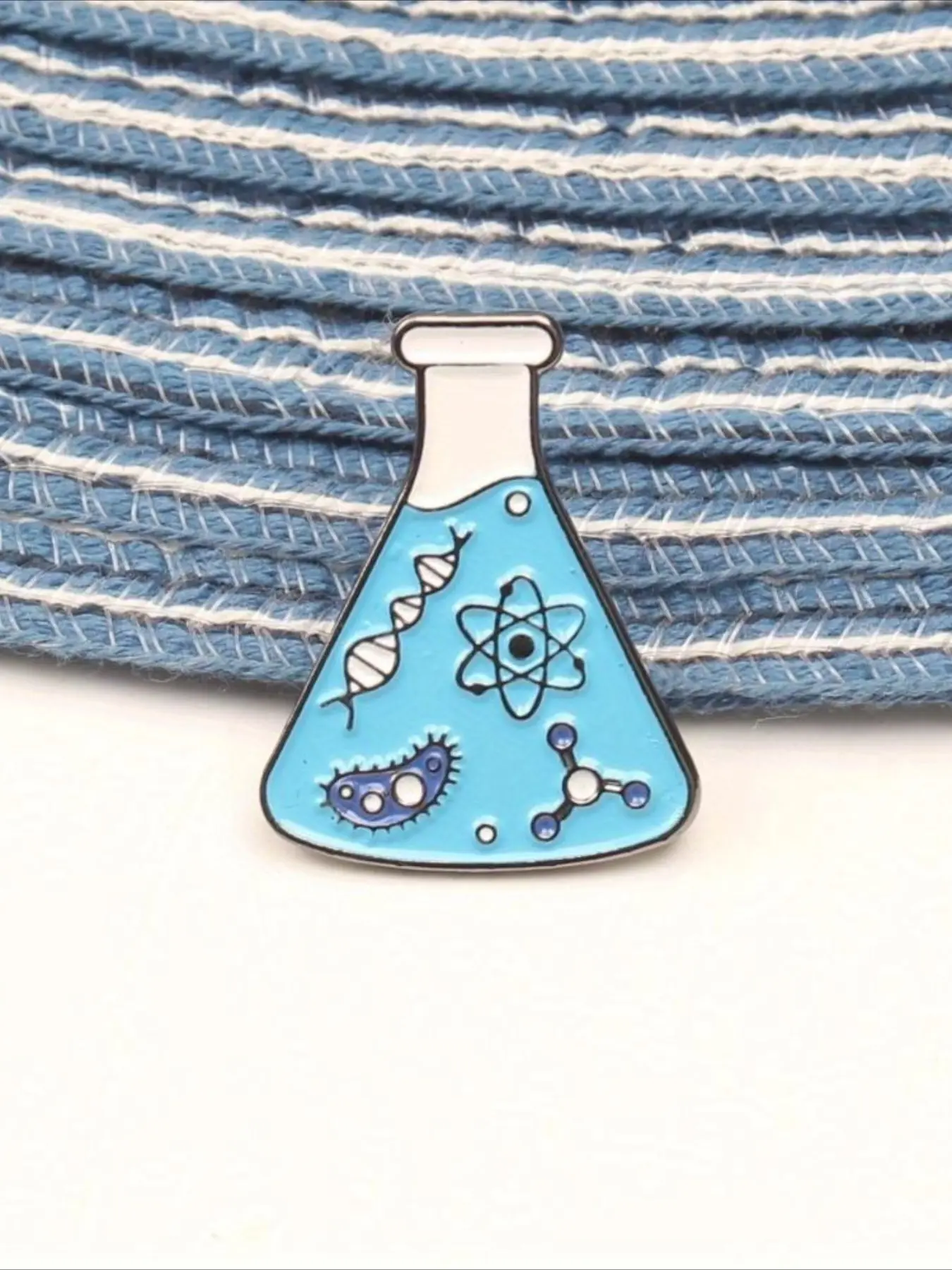 "Science Lab Erlenmeyer Flask" Brooch for Men Women – Cute STEM Biology Enamel Badge, Chemistry Lab Lapel Pin, Fashion Decor Brooch for Daily Backpack Party Wear
