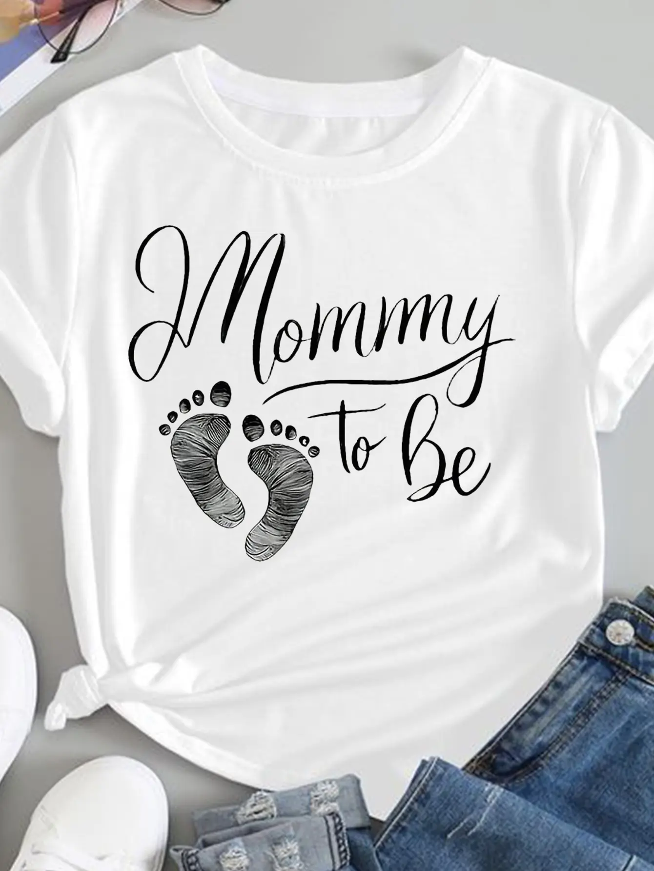 Pregnancy Announcement T-Shirt For Pregnant Women - Women'S Short-Sleeve Round-Neck T-Shirt, Featuring "Mom-To-Be" And Footprint Designs - Suitable For Casual Wear In Spring, Autumn, And Summer