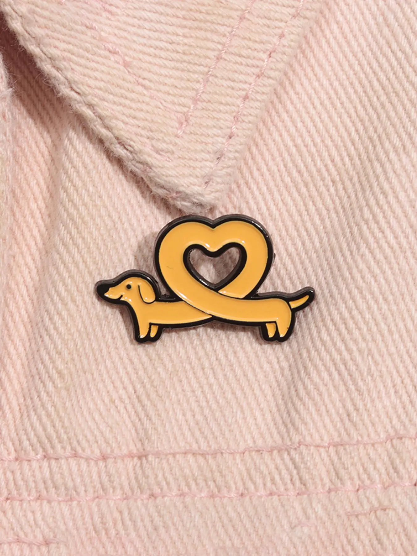 Women Yellow Sausage Dog Enamel Pin Cartoon Animal Metal Brooch Lapel Backpack Badge Fashion Jewelry Accessories Gift for Friends