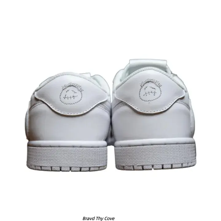 Pure White Low Top Skate Shoes Simple Smiley Embroidery Heel Detail Soft Full Leather Breathable Anti Slip Casual Street Sneakers Unisex