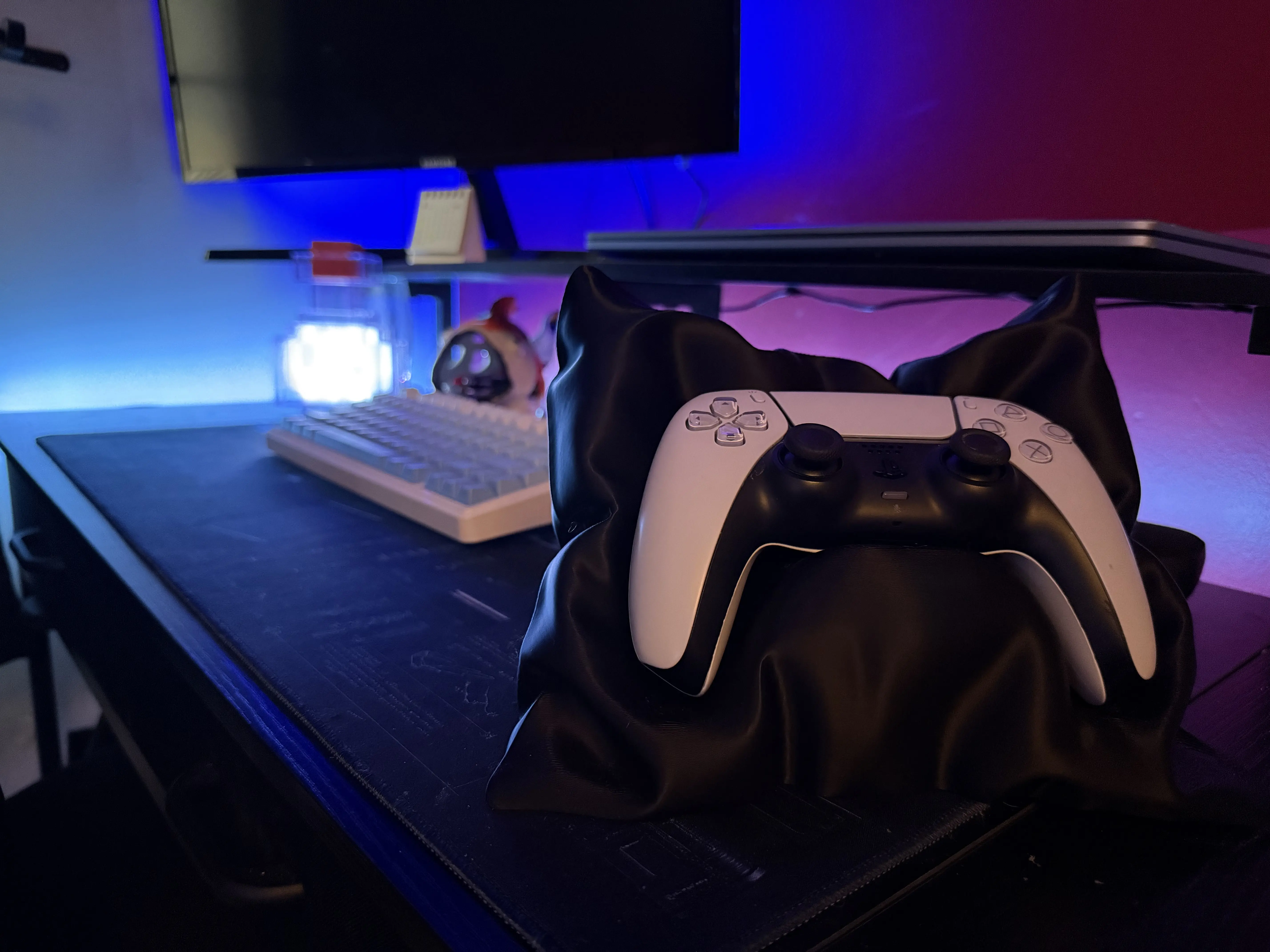 Pillow Controller Stand