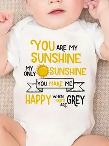 PUEMCO Unisex Baby Short-Sleeve Bodysuit - 'You Are My Sunshine' Printed Casual Onesie with Unisex Names, Ideal for Outdoor Wear