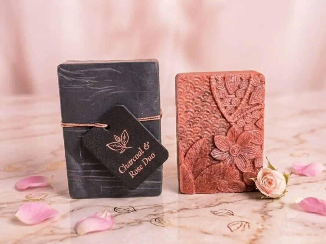 Handmade Roses& Charcoal Set Natural Soaps ( KIT de Jabones Naturales Rosas&Carbon)