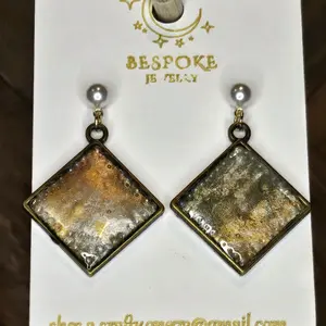 Antiqued Silver Metallic Beige Diamonds