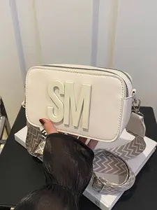 Women's New Fashion Candy Color Shoulder Bag, Casual Lightweight Comfortable Strap Crossbody Bag, Metal Letter Decorated Square Bag, Versatile Shoulder Bags, Unique Bags, Fashionable Bags