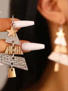 1 Pair Christmas Jewelry Metal Christmas Tree Design Long Pendant Fashionable Earrings For Women Lovely And Exquisite Christmas Night Gift， Suitable For Daily Wear, Gift For Friends, Family, Couples, Birthday And Holiday
