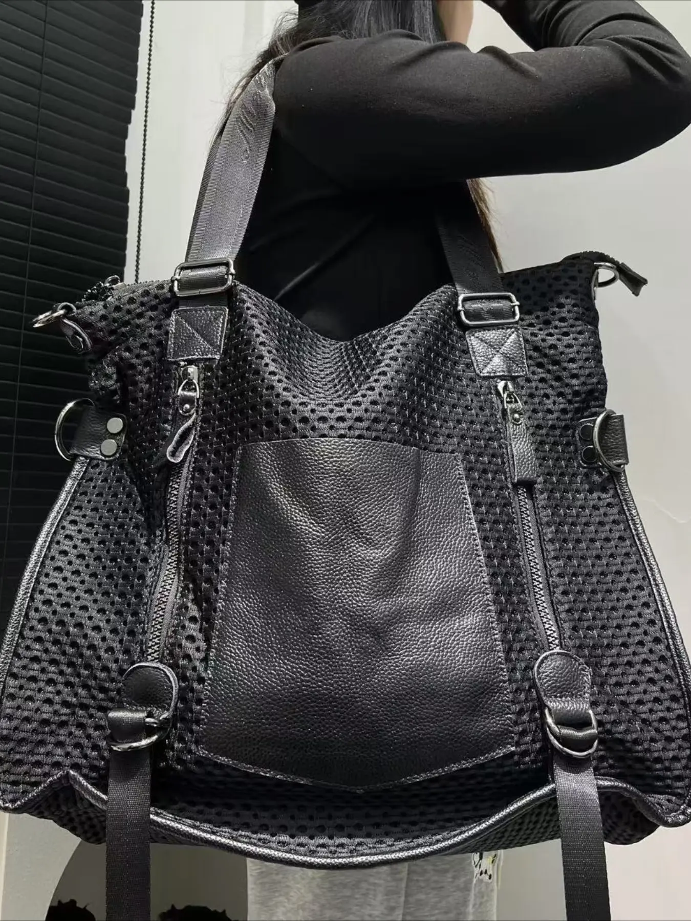 Ladies' fashionable and casual large capacity mesh spliced shoulder bag, rivet shoulder strap retro street style city bag, Y2K multi pocket crossbody bag, suitable for daily use and commuting