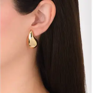 Aretes Dorados Style Gota Model 424075 Gold Teardrop Earrings Price $39 Product Code 424075