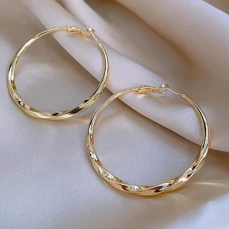 Golden Hoop Earrings For Women The Twisted Close-Fitting Hoop Shape  Light Luxury Elegant Unique And Minimalist Style Dainty Cute Big Hoop Earrings