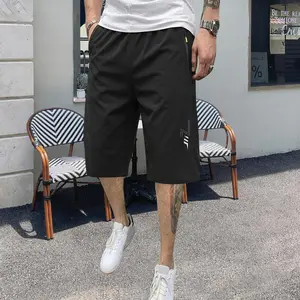 Men’s mid-length solid-color shorts—breathable and comfortable, ideal for casual sports, outdoor activities, and summer wear.