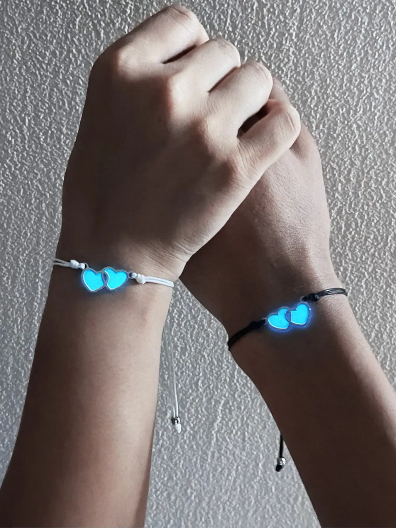 Halloween Heart Glow Bangles Bracelets Set, Adjustable Fluorescent Couple Wristbands, 2 Pcs Night Light Hand Rings, No Gift Box Included