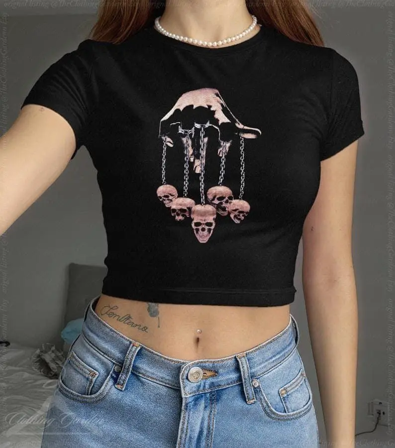 Goth Skull Baby Tee, Spooky Gothic Crop Top for Women, Retro Grunge Skull Chain Fitted Shirt, Emo Alt Girl Halloween Gift, Creepy Cute Top