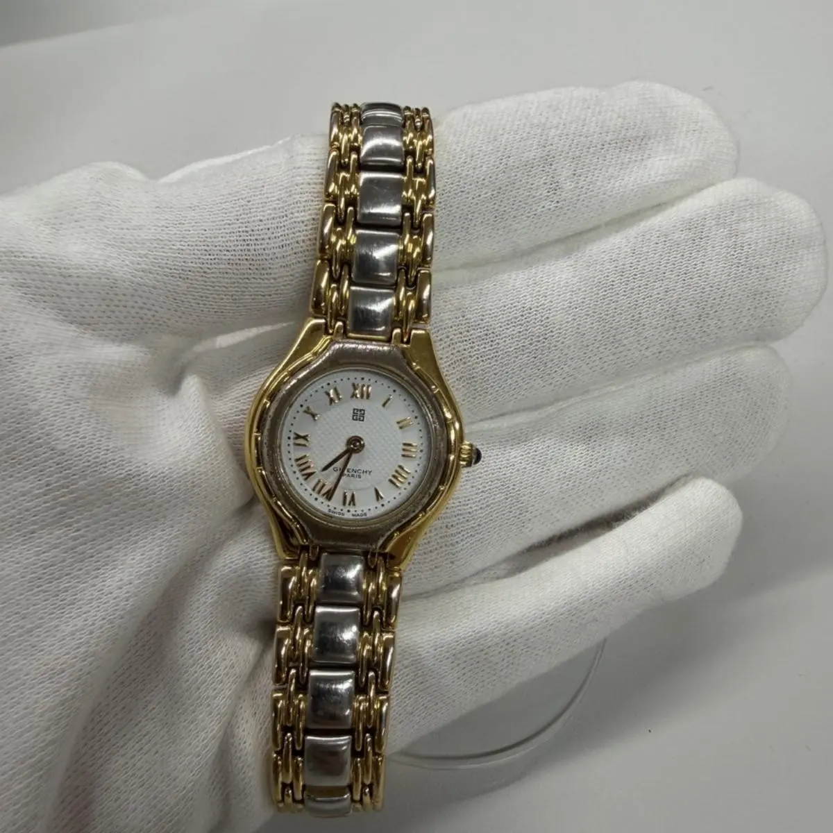 Pre-owned GIVENCHY As Shown Shoulder Bags Paris White Dial Two Tone Roman Numeral Quartz Ladies Watch 13161