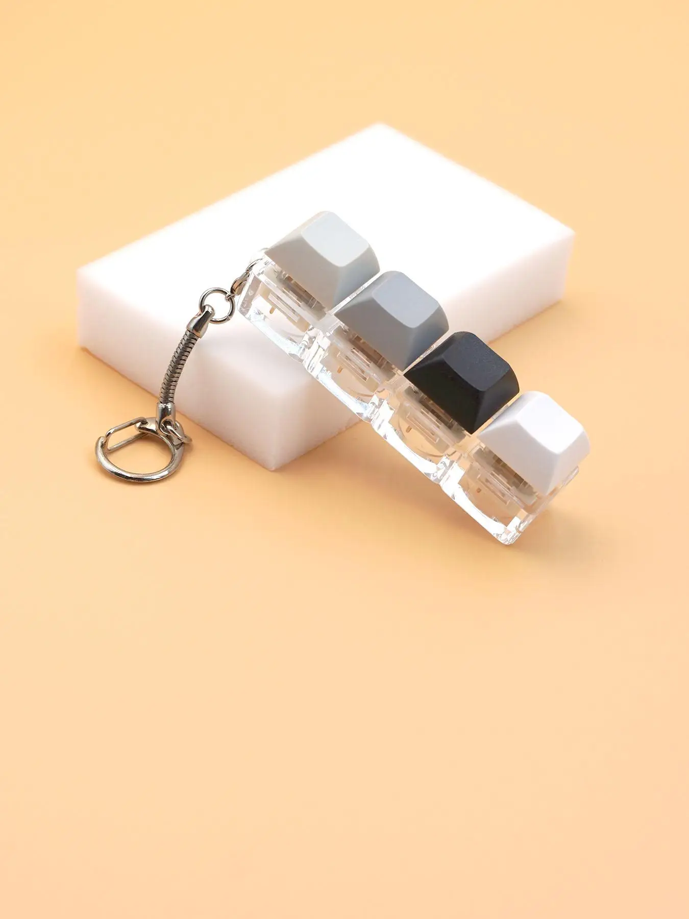 Summer 2025 Fun Keycap Keyboard Keychain, Punk Style Keyboard 4 Keys Toy Keychain for Women & Men, Fashion Accessories for Daily Use for Decompression