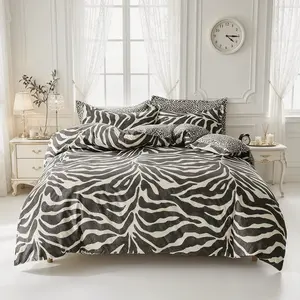 3-piece duvet cover set in grey zebra print with digital printing, soft and comfortable. Includes 1 duvet cover and 2 pillowcases, without inner filling.