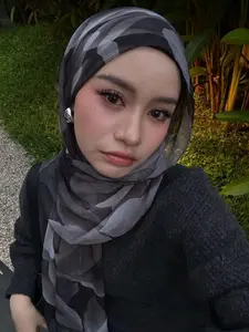 Geometric Pattern Bali Cotton Scarf Premium Hijab, Lightweight Breathable Shawl for Beach & Travel, Ideal Summer Daily Wear