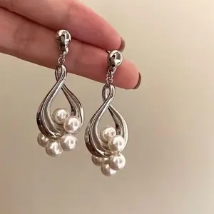 1pc Vintage French Baroque Faux Imitation Pearl Earrings for Women - Large Statement Piece with Irregular Teardrop Shape, Multi-Layered Imitation Pearl in & Creamy, Elegant Everyday & Special Occasion Jewelry, Valentine'S Gift for Girlfriend, Wife