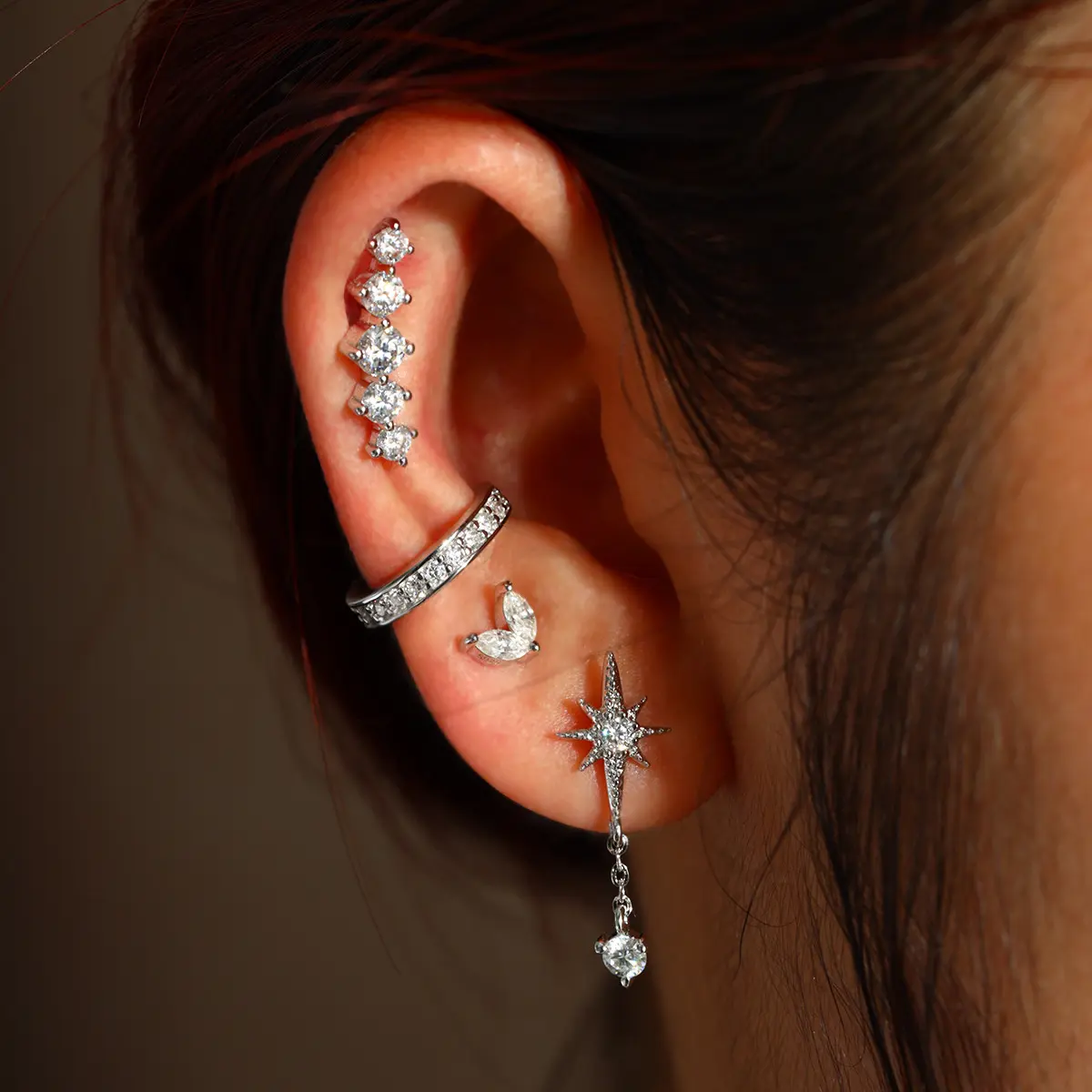 One VVS stud earring | D-color leaf design with dual diamonds, cut-stone luxury accessory that sparkles just like a diamond—an exquisite birthday gift for women