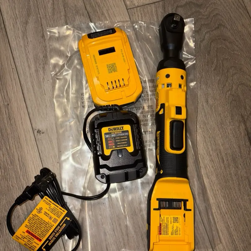 ATOMIC 20V MAX Lithium-Ion 20 V MAX 3/8 in. Cordless Ratchet with 20V MAX XR 3.5Ah Battery Pack and Charger