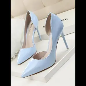Women’s fashionable solid-color pointed-toe stiletto heels—elegant high heels for parties and a stylish complement to everyday outfits for women and girls; classy, stylish footwear.