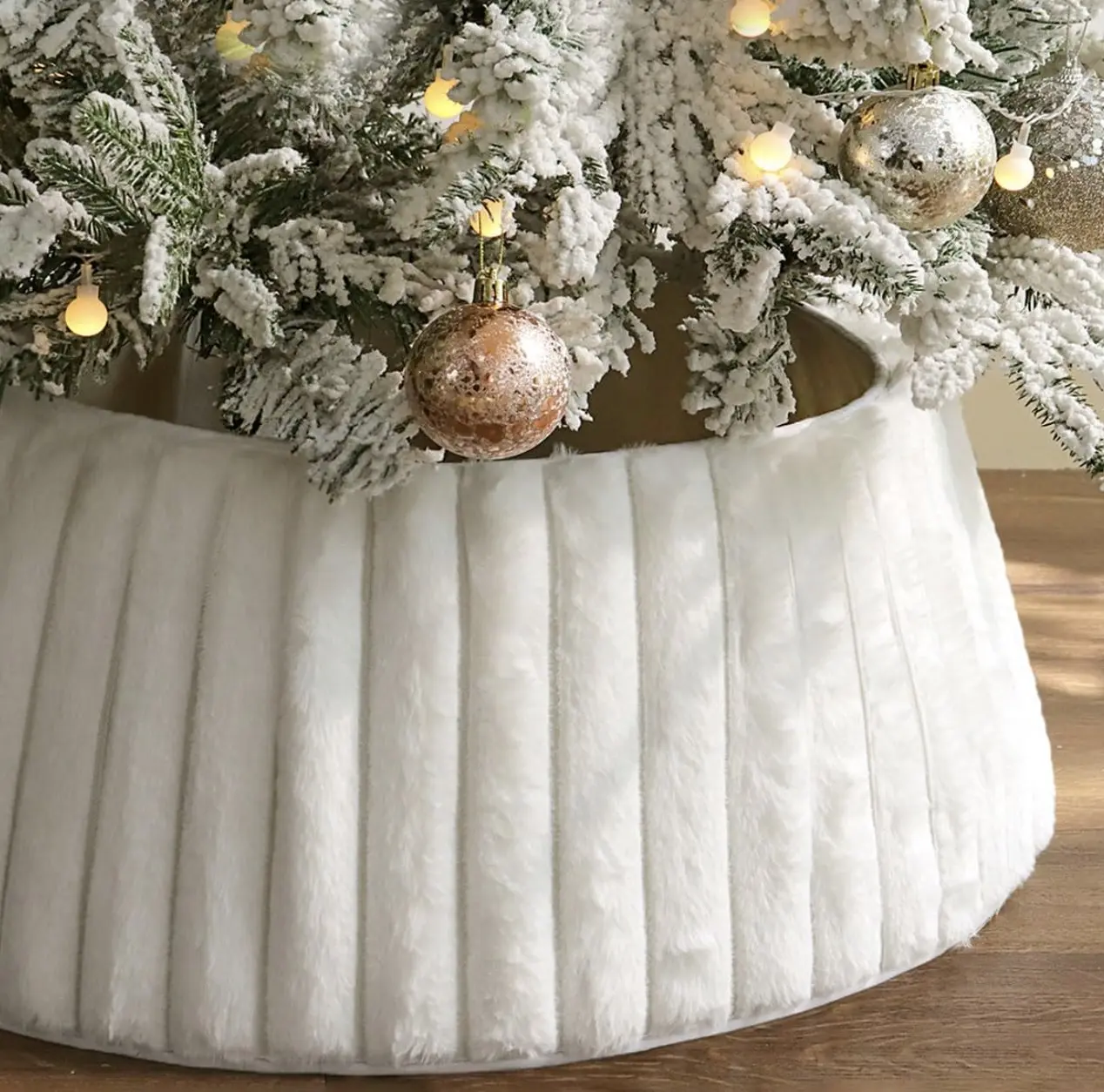 Christmas Tree Collar, Rustic White Luxury Plush Faux Fur Tree Collar with Stripe Textured Pattern, Soft Fluffy Xmas Tree Ring Boho Tree Skirt for Holiday Decorations Indoor Home Decor