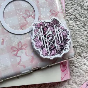 Gothic Floral Phone Grip, Dark Academia Aesthetic Phone Accessory, Pastel Goth Flower Grip for iPhone Case, Geometric Witchy Gift for Book Lovers, Unique E-Girl Phone Stand Holder for Kindle