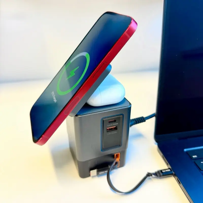 6-in-1 GaN Charging Station with Retractable Cables : 105W Fast Desktop Charger Hub with Magnetic Wireless Pad for iPhone 17 16 15 14, MacBook, iPad